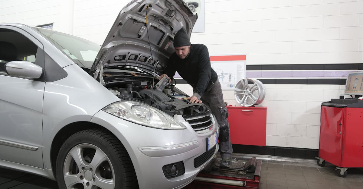 Garage door repairs in Robina